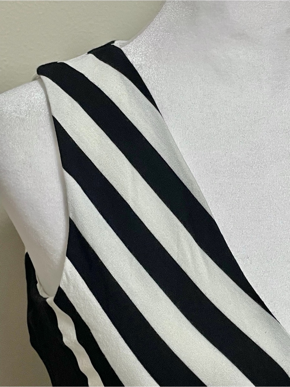 Calvin Klein Black and White Chevron Stripe Maxi Dress Size 4 - Picture 6 of 16